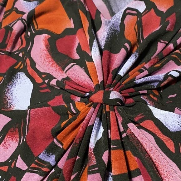 Daisy Fuentes heliotrope combo print v-neck top - Picture 4 of 9